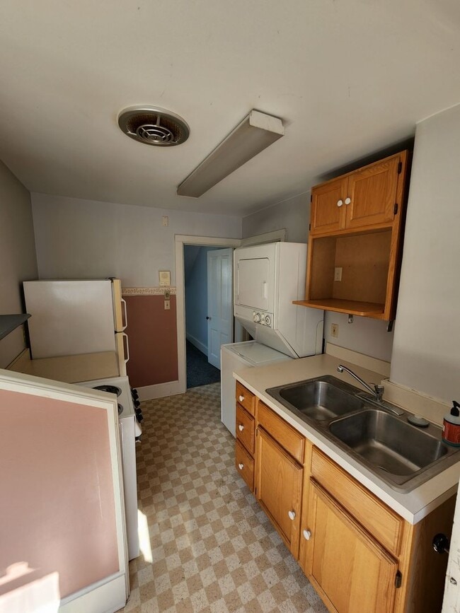 Building Photo - 1223/1225 Redfield St Duplex