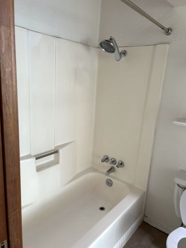 Building Photo - 317 Cornell Dr SE