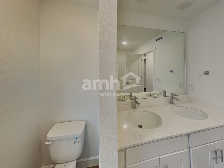 Building Photo - 7285 Arroyo Crossing Pkwy