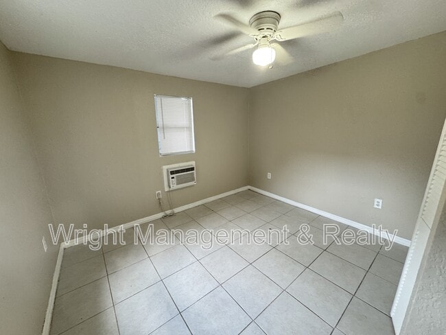Building Photo - 8508 Pinehurst Dr