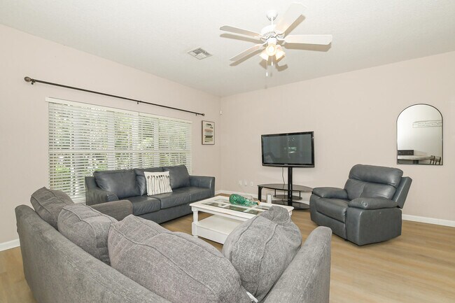 Building Photo - 649 NE Bent Paddle Ln
