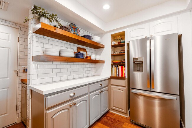 Building Photo - 48910 Noline Pl