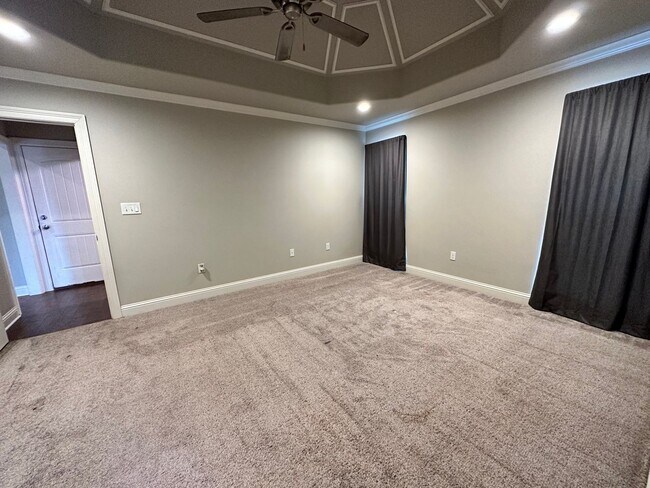 Building Photo - 1100 Bear Creek