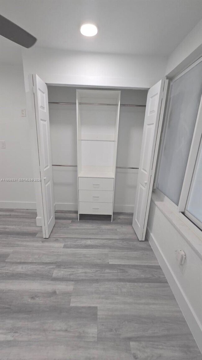 Building Photo - 265 W 53rd Terrace