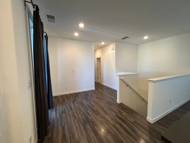 Building Photo - 3998 E Commerce Way