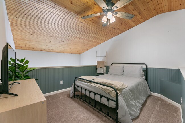 Building Photo - 645 US-12