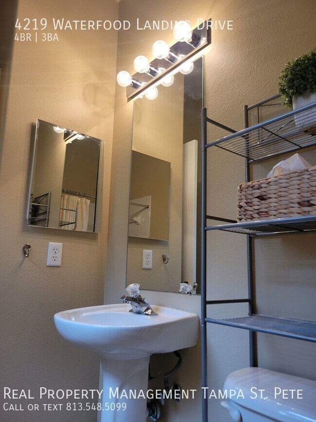 Building Photo - ***LUXURY LUTZ HOME