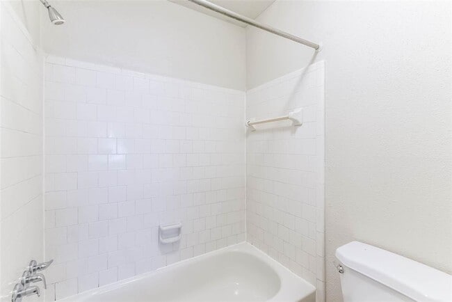 Building Photo - 9622 Oldenburg Ln
