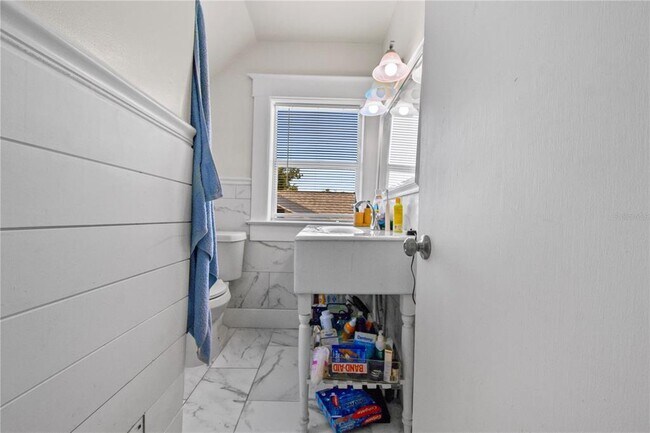 Building Photo - 766 13th Ave S