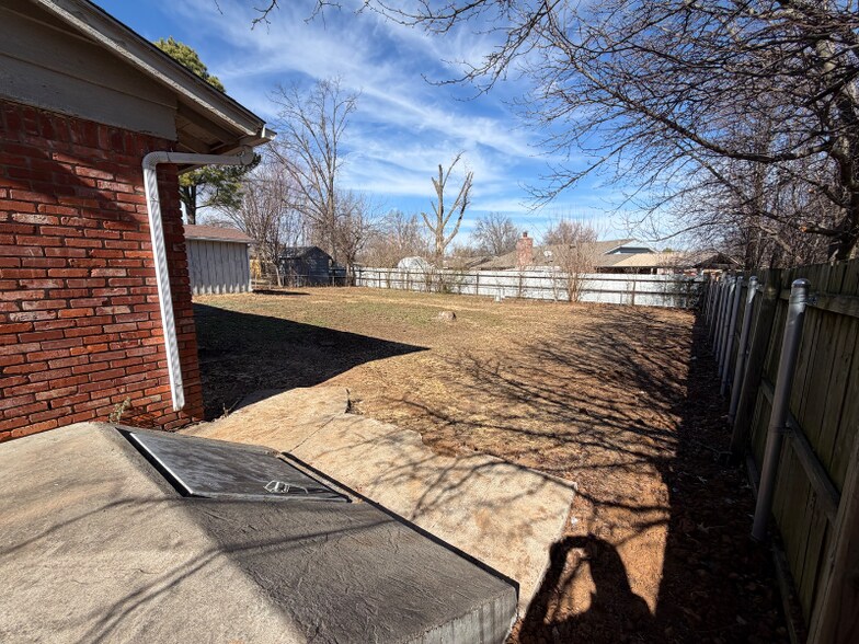 Building Photo - 18 Apache