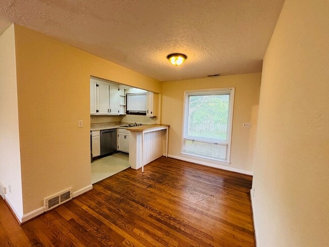 Building Photo - 709 Barringer Dr