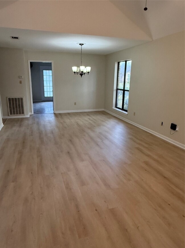 Building Photo - 1521 Crestmont St