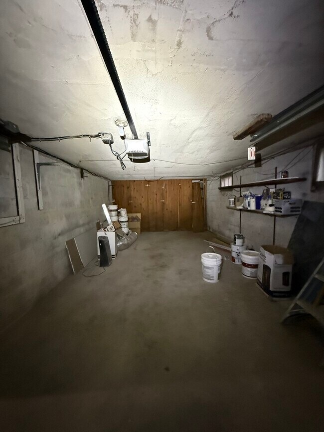 Building Photo - 255 Kawameeh Dr