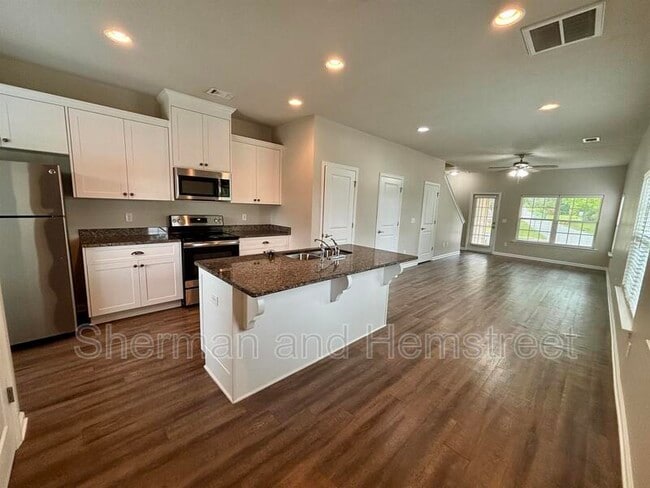 Building Photo - 602 Dobhill Ln
