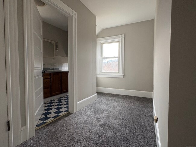 Building Photo - 15 Omo St