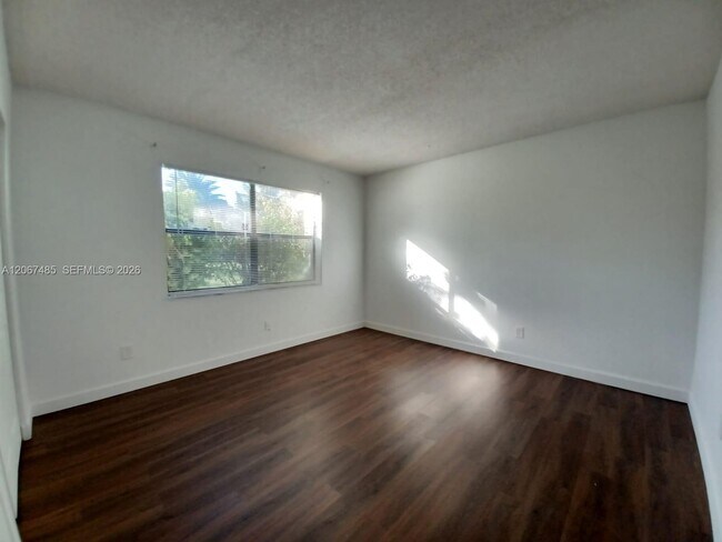 Building Photo - 11120 Royal Palm Blvd