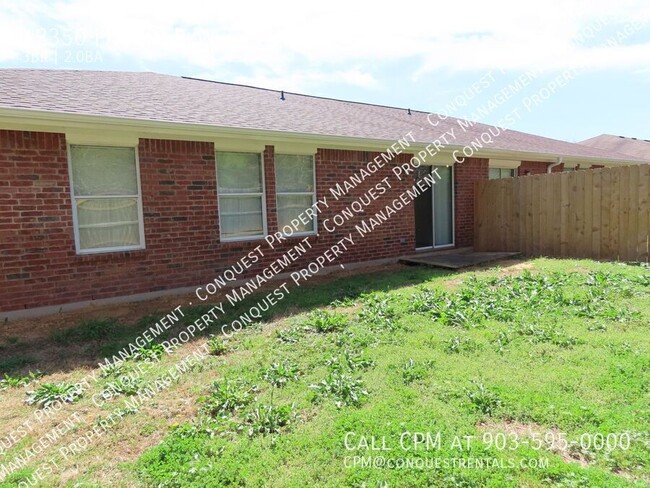 Building Photo - Pet Friendly 3 Bedroom,  2 Bath Duplex Win...