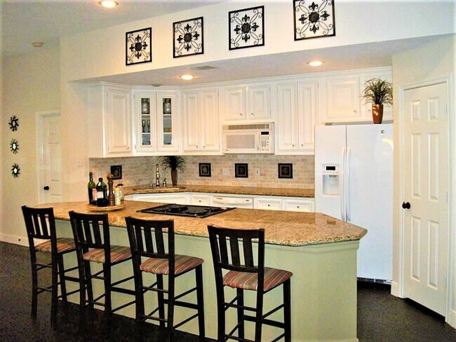 Building Photo - 435 N Rivershire Dr