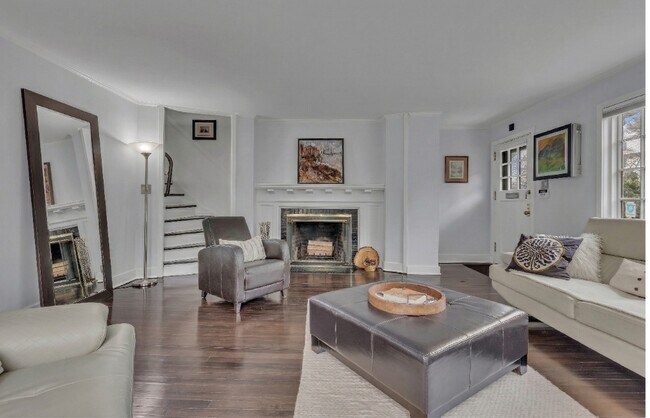 Building Photo - 42 Tanglewylde Ave