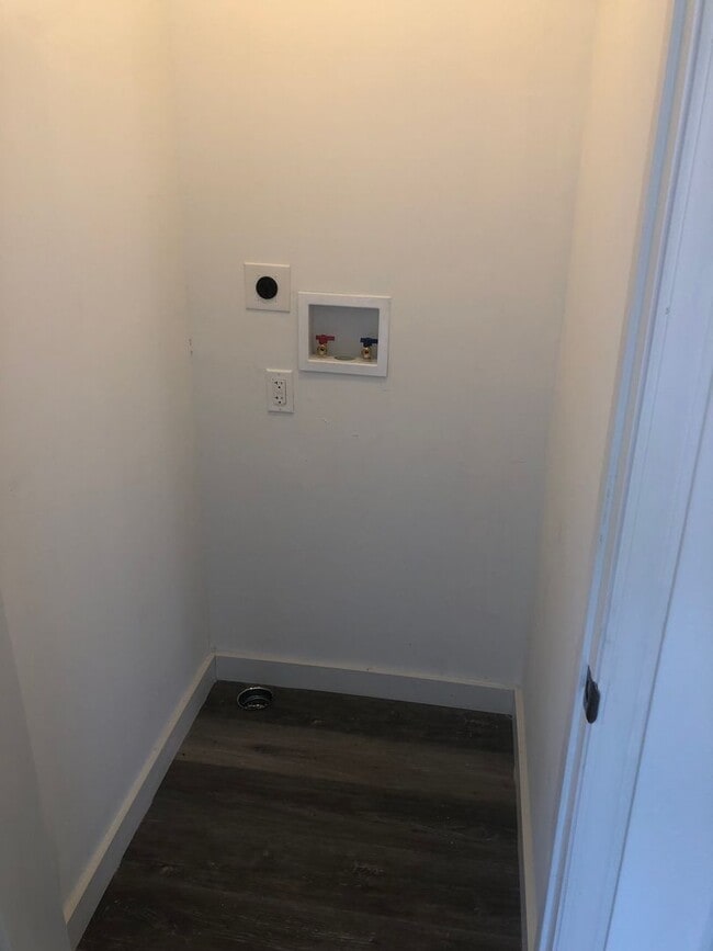 Building Photo - Newly remodeled home is located in Lancast...