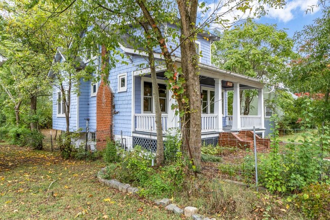 Building Photo - Wonderful Craftsman Bungalow