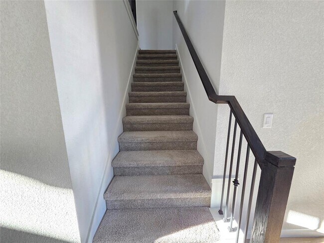 Building Photo - 221 Bauer Lp