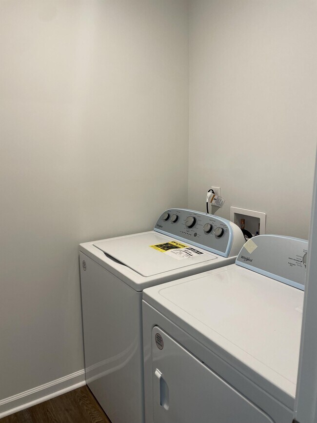 Building Photo - 240 Blue Haw Dr