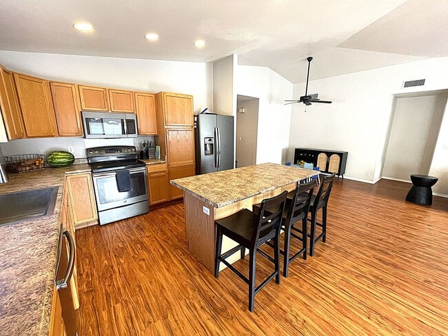 Building Photo - Beautiful 3-Bedroom, 2-Bath Single-Level H...