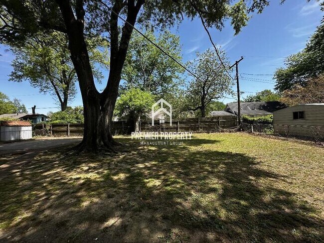Building Photo - 3044 S Mendenhall Rd