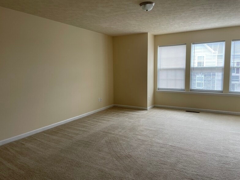 Building Photo - 342 Falcon Run