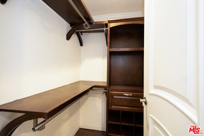 Building Photo - 4216 W Victory Blvd