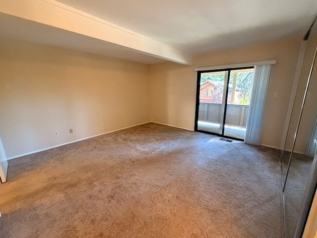 Building Photo - 321 Ski Way