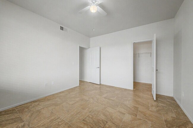 Building Photo - 16013 S Desert Foothills Pkwy