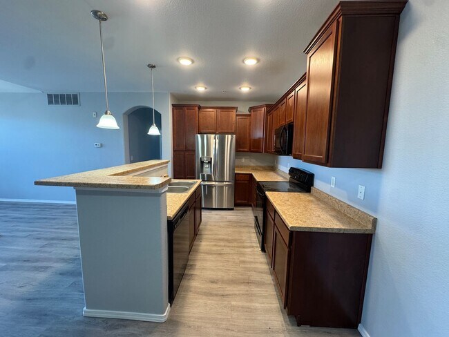 Building Photo - Move-In Ready Top-Floor Condo with New Flooring & Fresh Paint