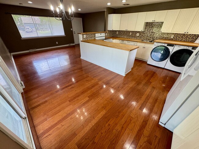 Building Photo - 3 Bedroom- Upper Arlington area