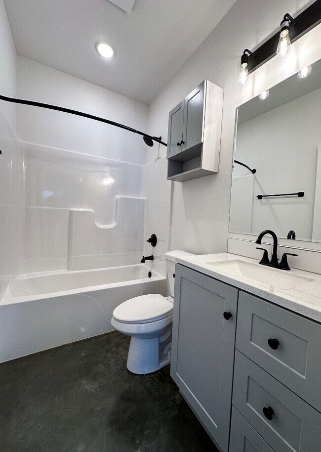 Building Photo - 1712 Rosemary Dr