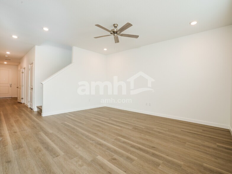 Building Photo - 2328 Dolly Ave