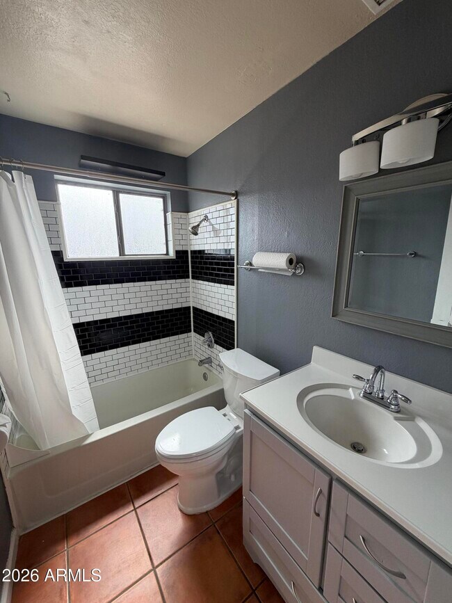 Building Photo - 1415 Plaza Seca