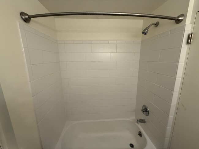 shower - 2239 Yale Ave E