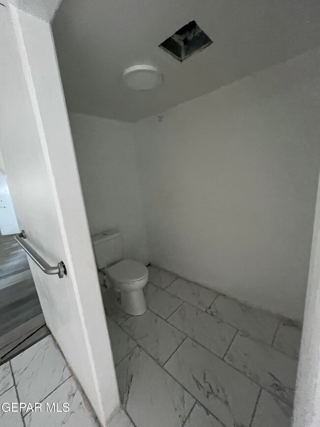 Building Photo - 216 Pacific Dr