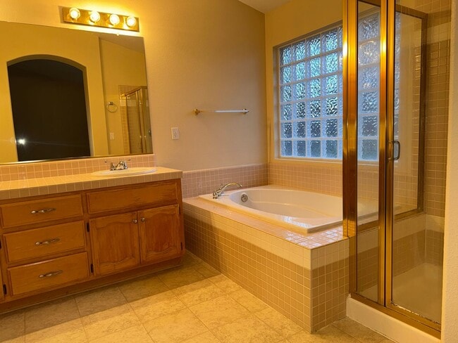 Building Photo - Beautiful Single Story Folsom home