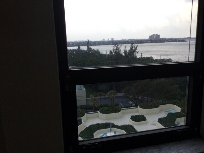 Building Photo - 5280 N Ocean Dr
