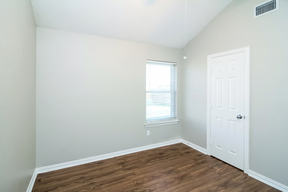 Building Photo - 7917 Val Verde Dr