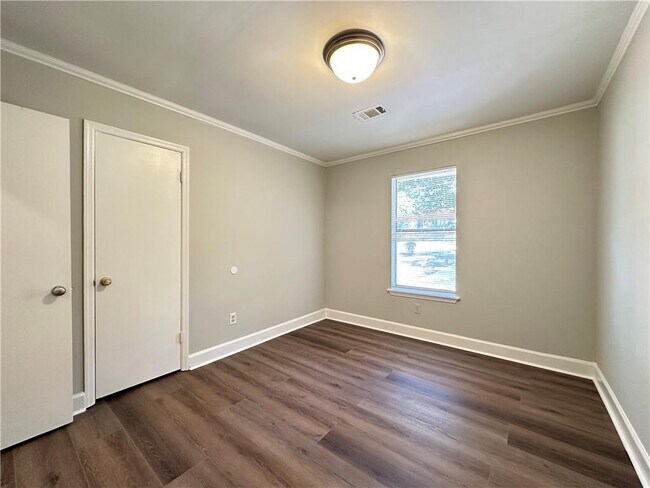 Building Photo - 2496 Landington Way NW