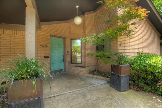 Building Photo - 5946 Desco Dr