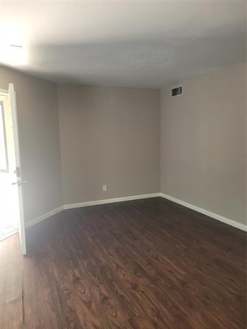 Building Photo - 2311 Balsam Dr