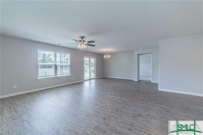 Building Photo - 595 Hogan Dr
