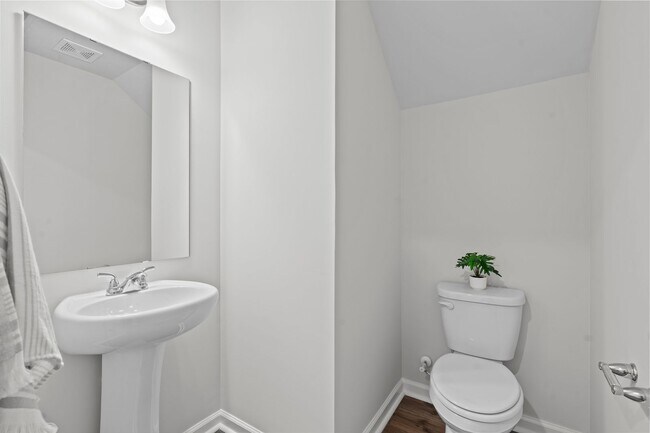 Building Photo - Beautiful 3 Bedroom 2.5 Bath Townhome in East Main Meadows