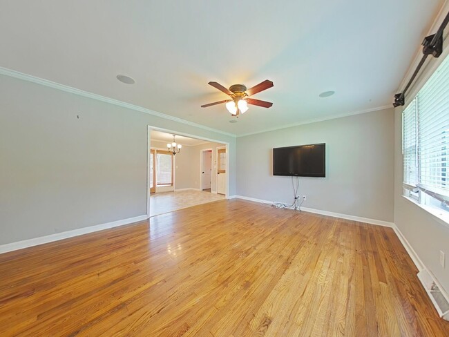 Building Photo - 2607 Springwood Dr