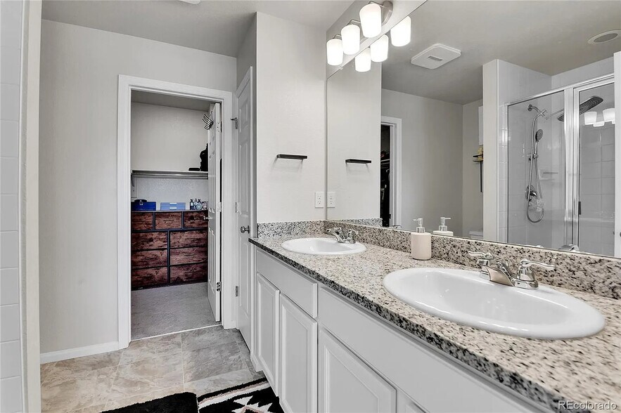 Building Photo - 6459 N Dunkirk St